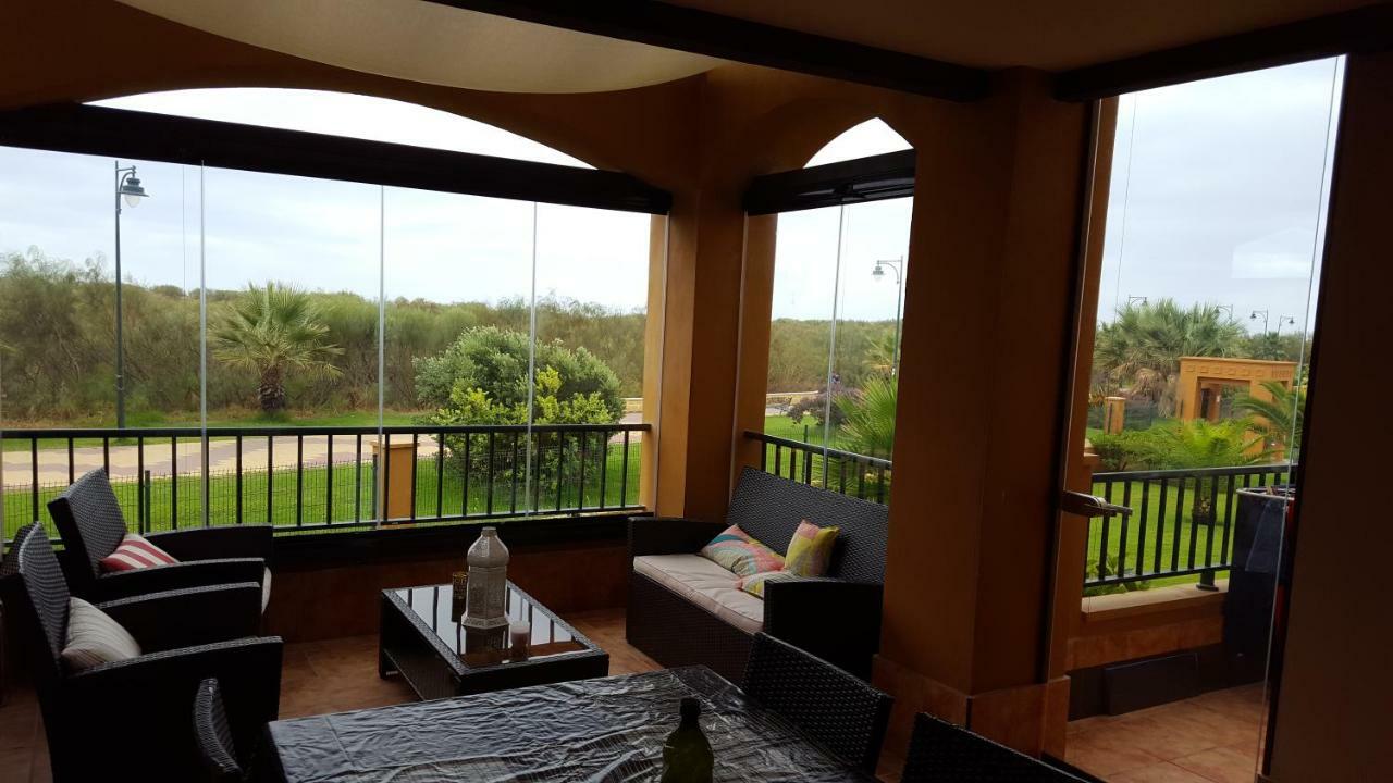 Apartamento Urbanizacion De Lujo En Primera Linea De Playa Isla Canela Bagian luar foto