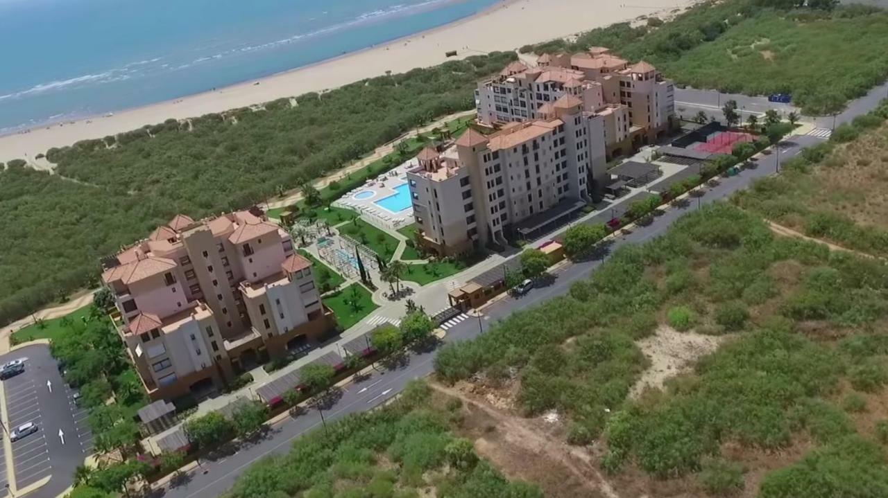 Apartamento Urbanizacion De Lujo En Primera Linea De Playa Isla Canela Bagian luar foto